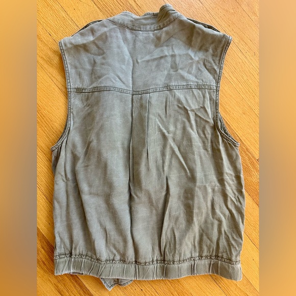 Nordstrom Sun & Shadow Army Green Drapey Vest - Picture 7 of 8